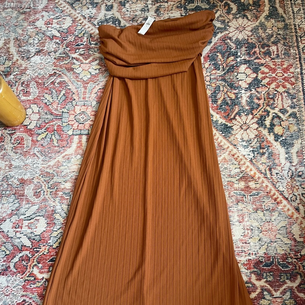 Knit Banana Republic maxi dress, new with tags. Size small.